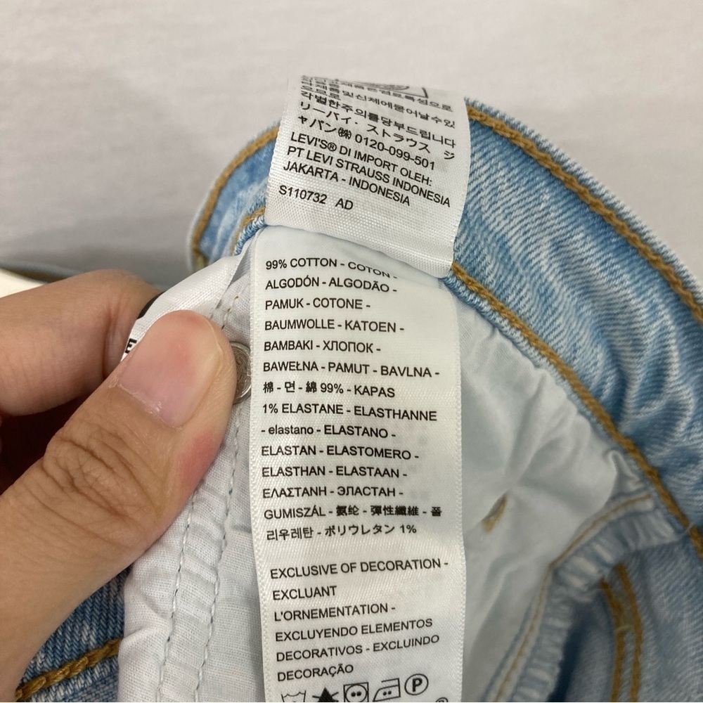 Levi's Light Wash Distressed Women’s Jeans - Picture 5 of 13